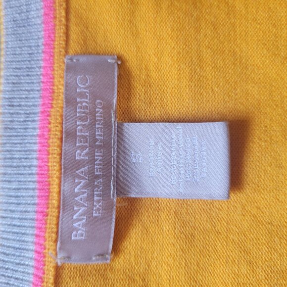 Banana Republic Extra Fine Merino Wool Yellow Cardigan Sweater S Button-Front Li - Picture 5 of 7